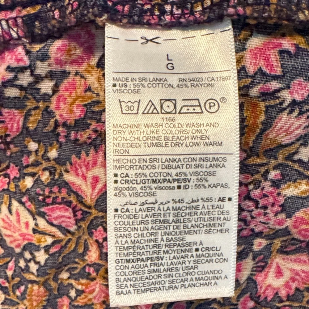 Women’s Old Navy Floral Blouse Navy and Pink With Smocked Back Size L - Picture 6 of 9